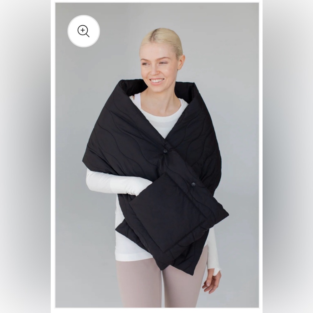 Elegant Savvi Black Quilted Puffer Scarf - Picture 3 of 7